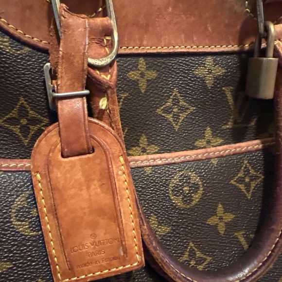 Louis Vuitton bag preloved see pics for wear smoke free home clean - Picture 2 of 9